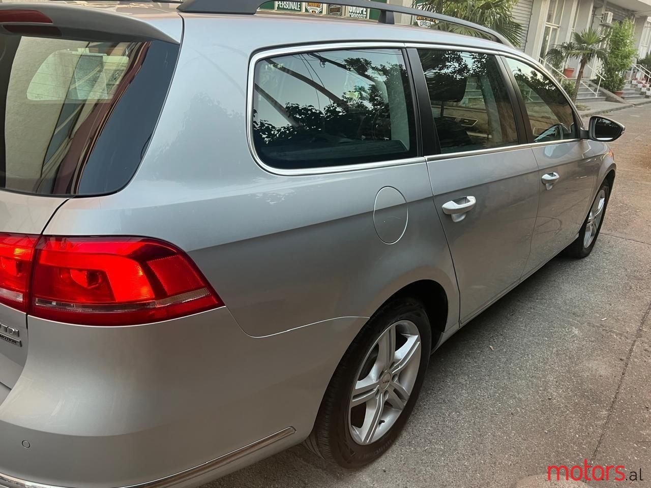 2011' Volkswagen Passat photo #3