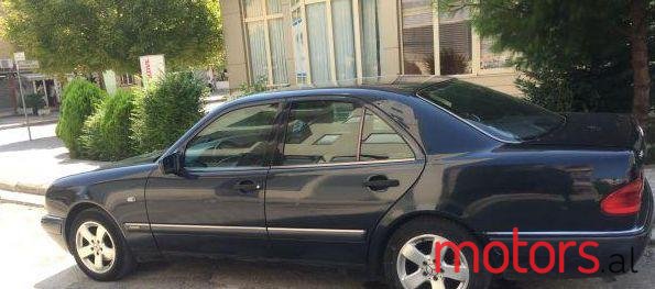 1997' Mercedes-Benz 220 photo #1