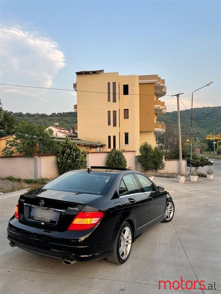 2011' Mercedes-Benz C 300 photo #2