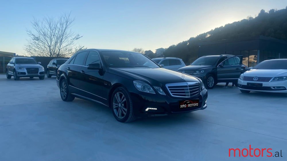 2009' Mercedes-Benz E-Class photo #2