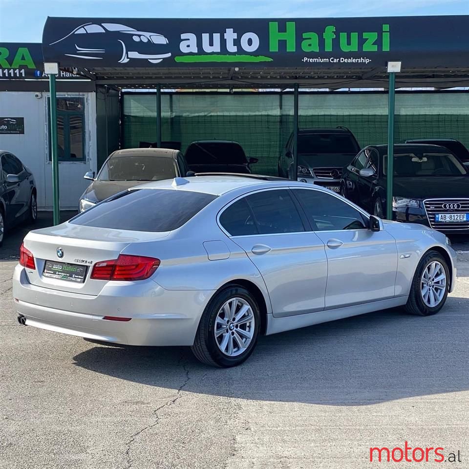 2011' BMW 520 photo #1