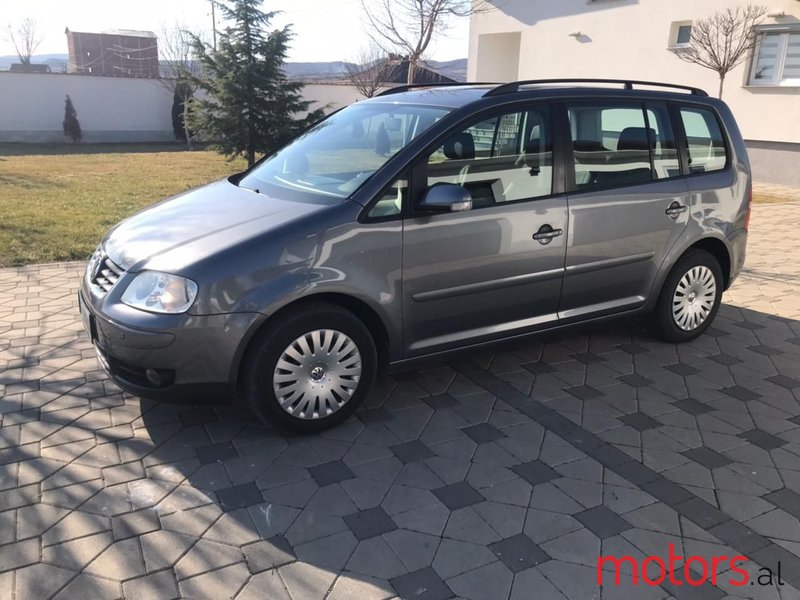 2005' Volkswagen Touran photo #1