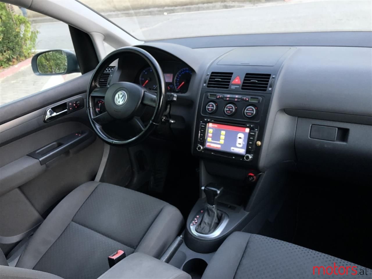 2006' Volkswagen Touran photo #4