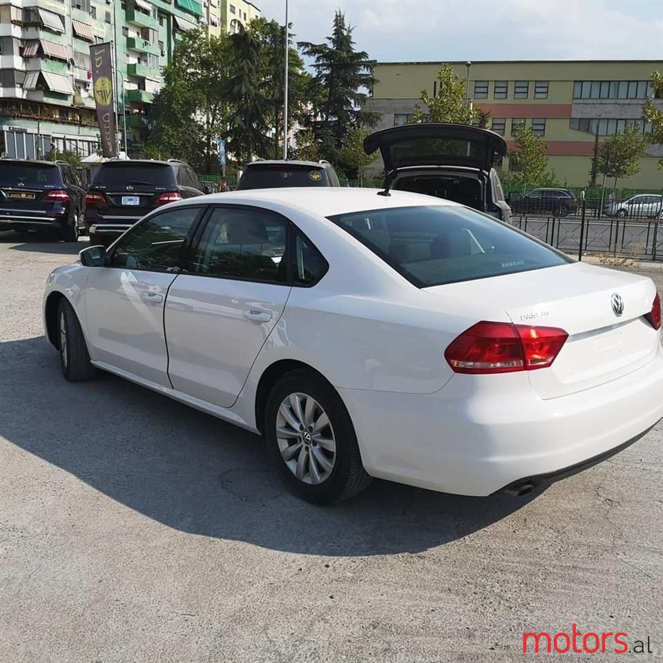 2013' Volkswagen Passat photo #5