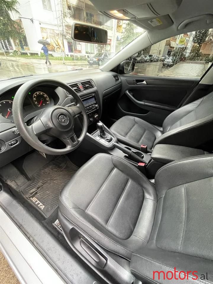 2011' Volkswagen Jetta photo #5