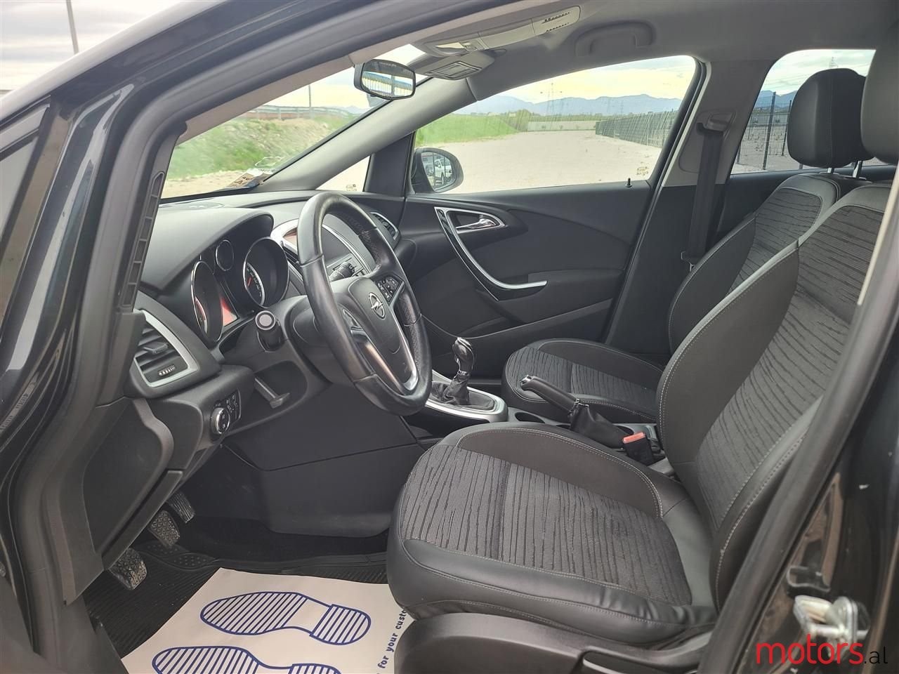 2015' Opel Astra photo #3