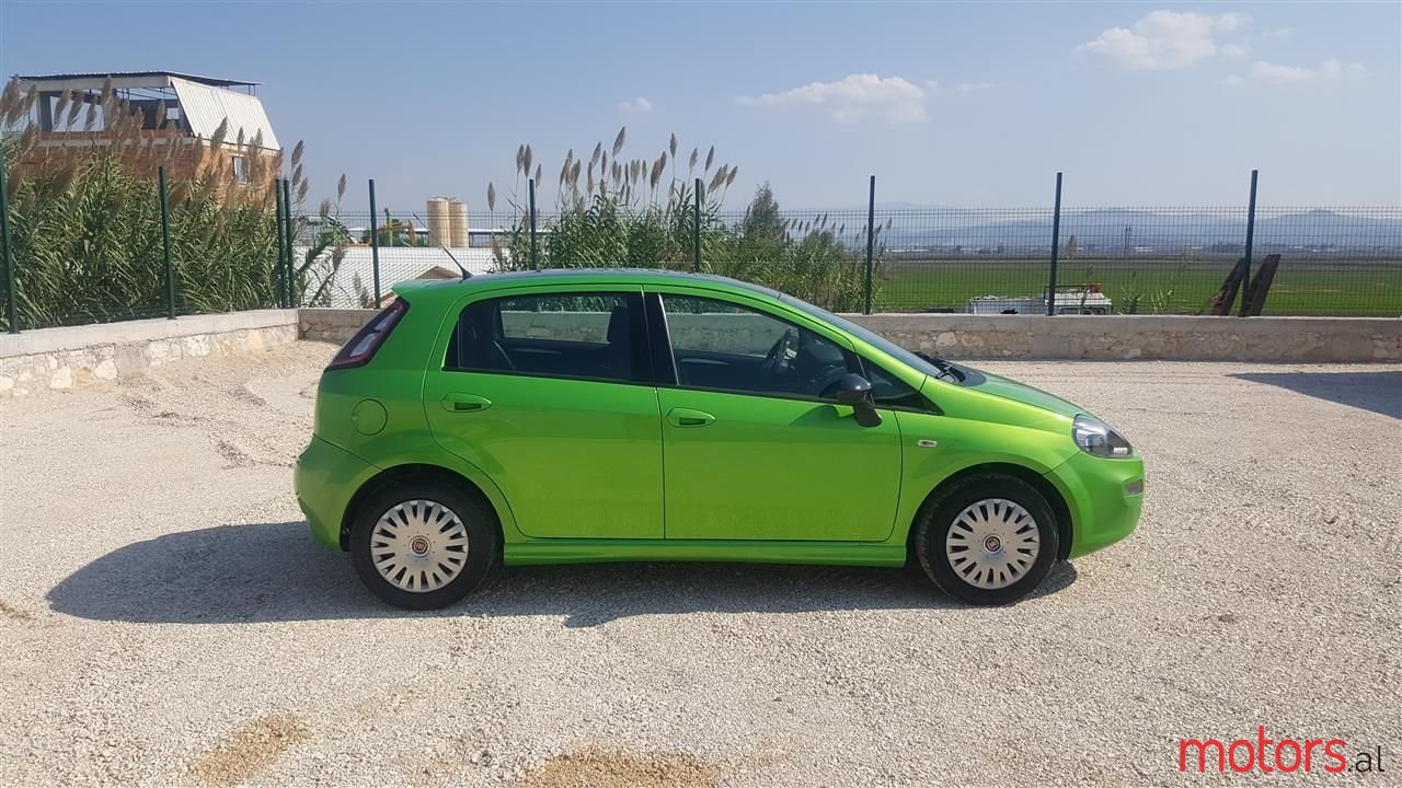 2013' Fiat Punto Evo photo #1