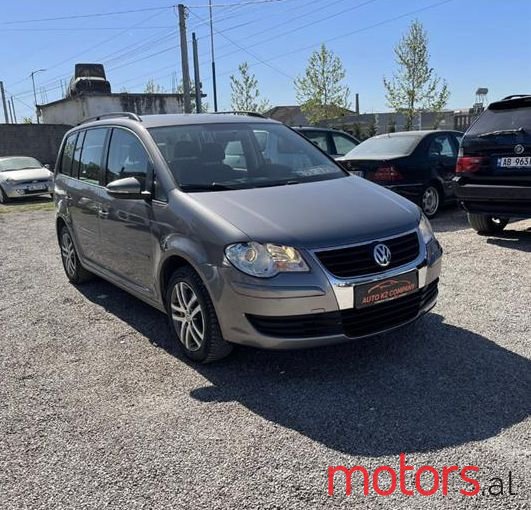 2010' Volkswagen Touran photo #5