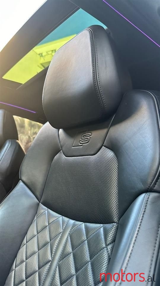 2019' Audi A8 photo #2