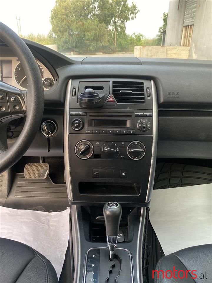 2010' Mercedes-Benz B 180 photo #3