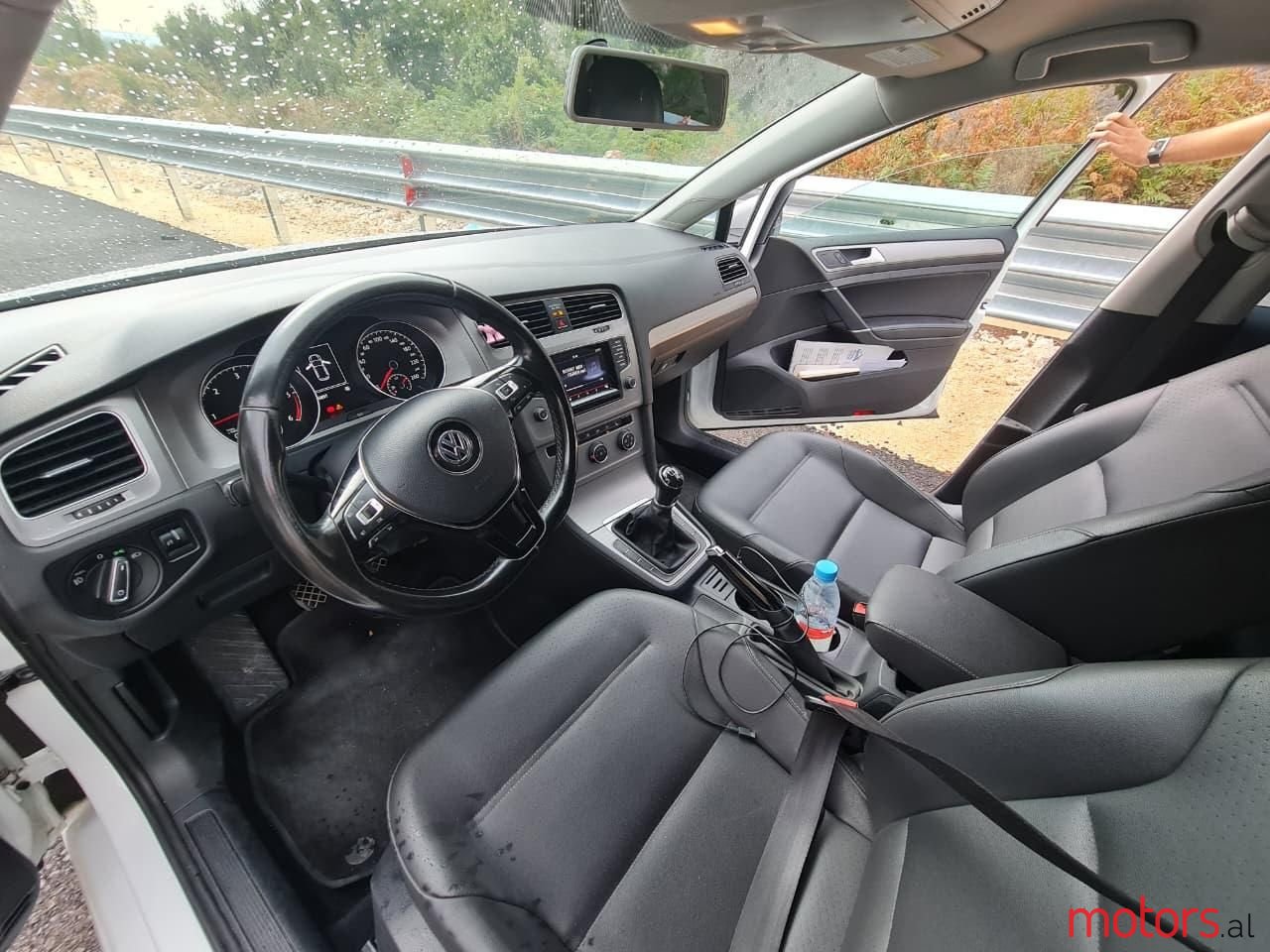 2015' Volkswagen Golf photo #6