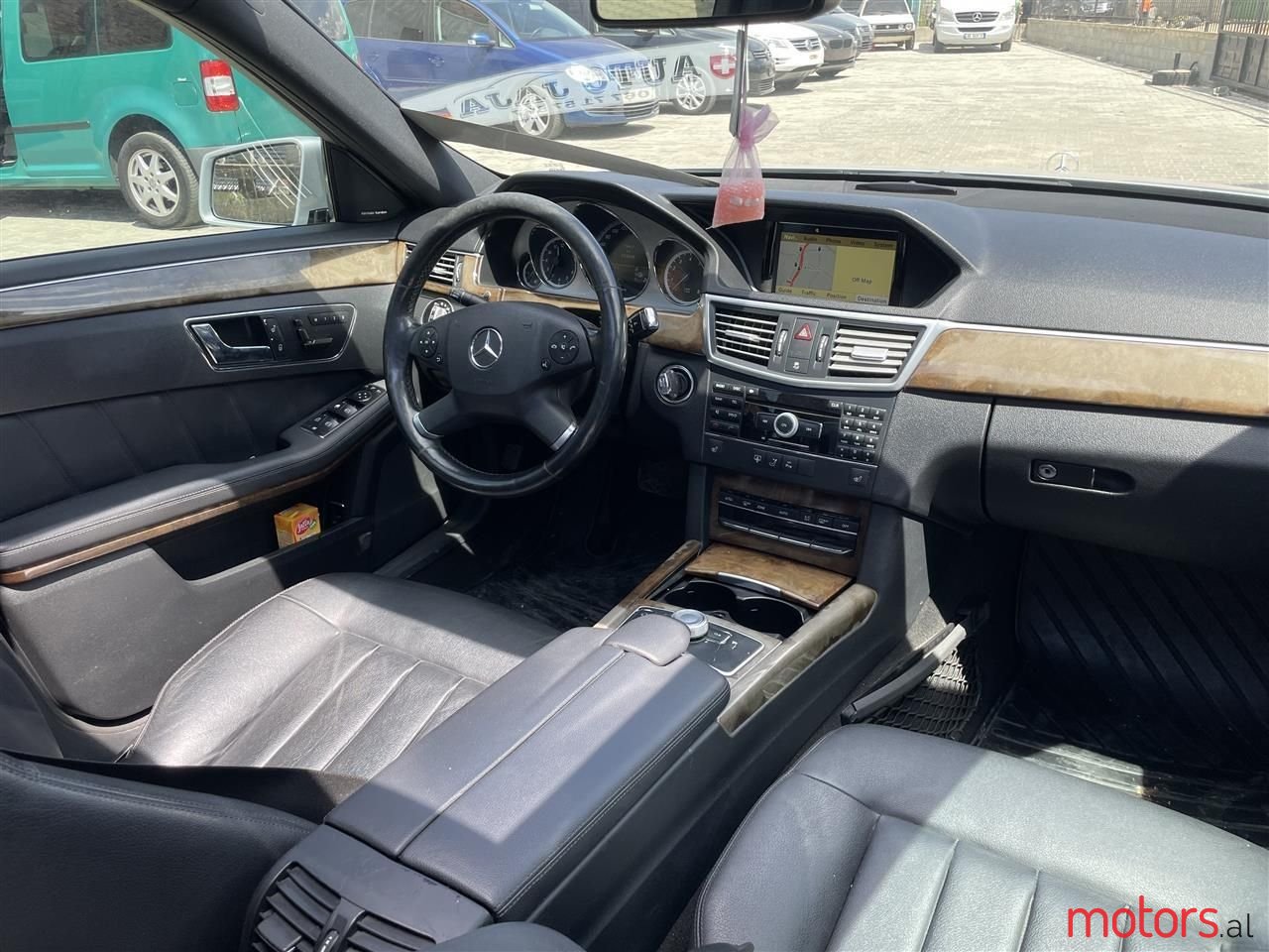 2011' Mercedes-Benz E 350 photo #6