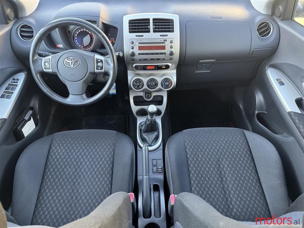 2011' Toyota Urban Cruiser photo #3