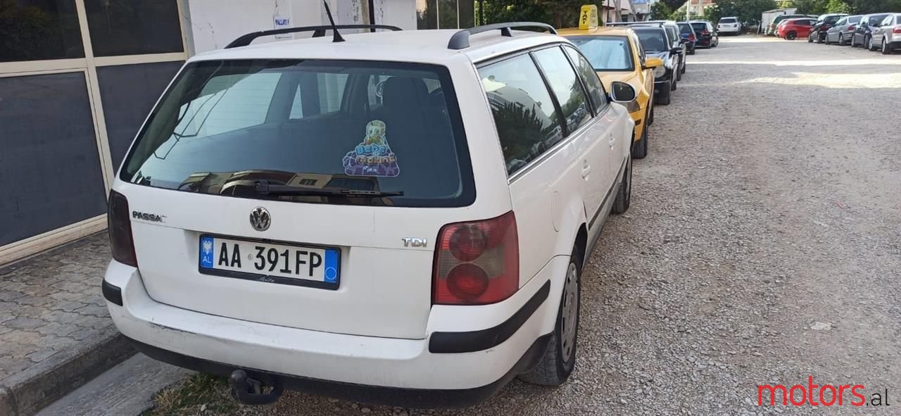 2005' Volkswagen Passat photo #3