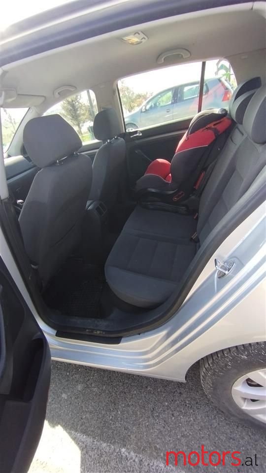 2005' Volkswagen Golf photo #3