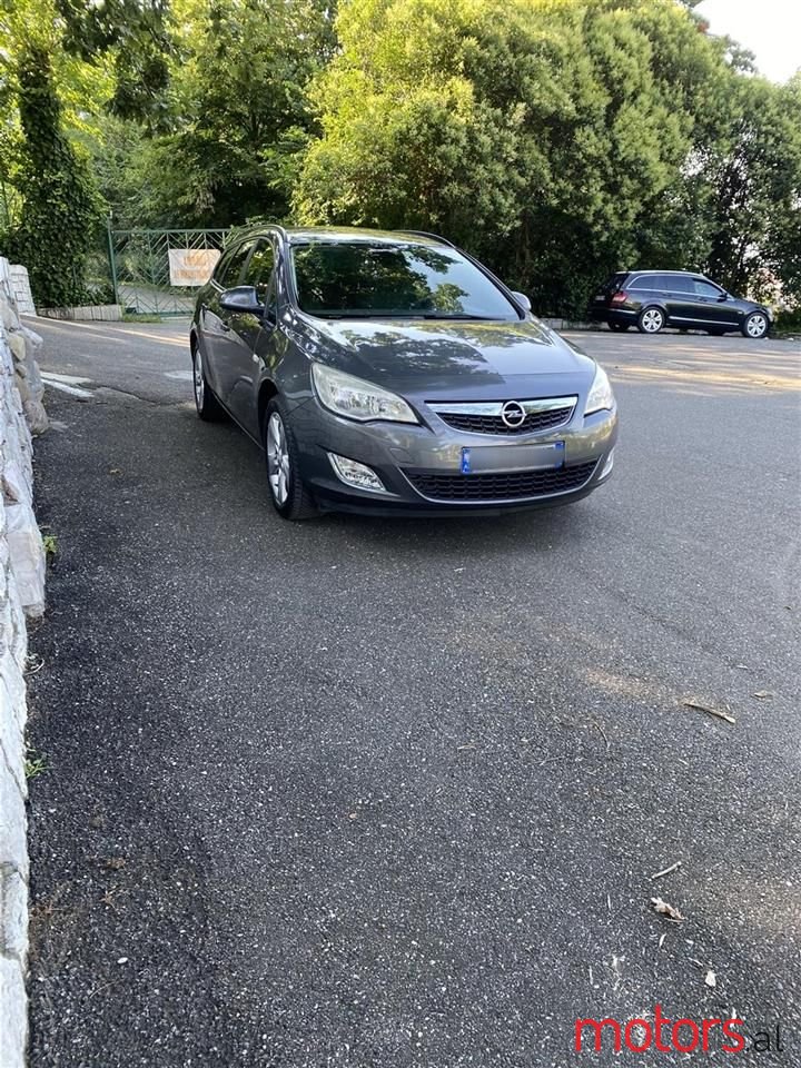 2011' Opel Astra photo #5