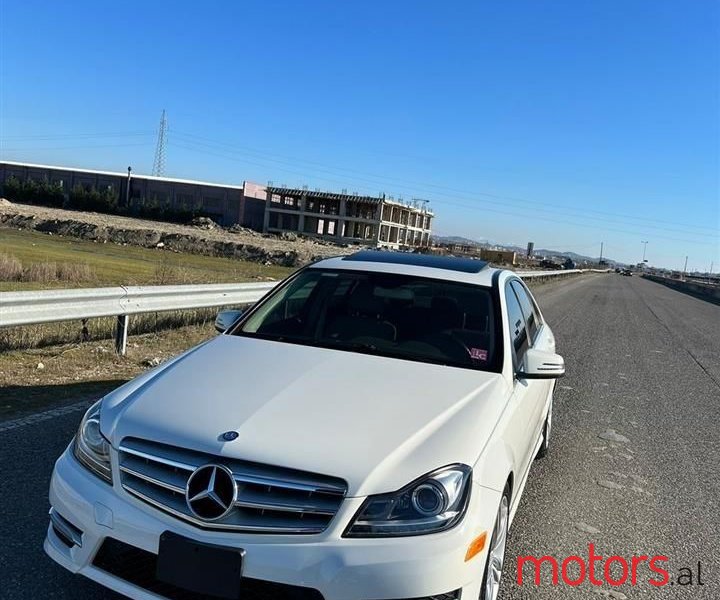 2012' Mercedes-Benz C 300 photo #6