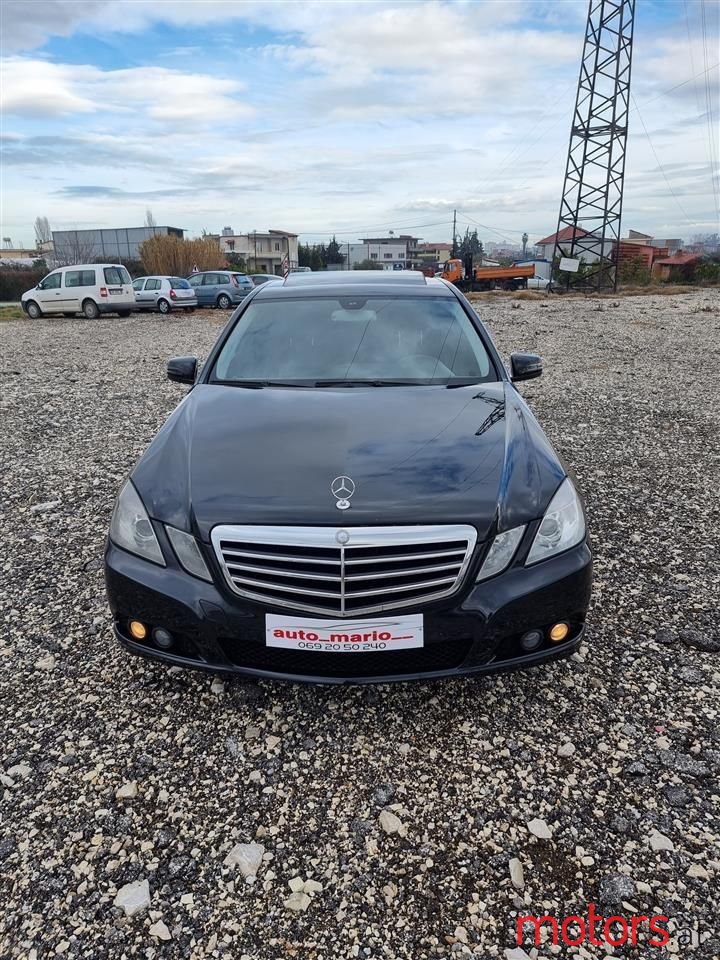 2011' Mercedes-Benz E 220 photo #2