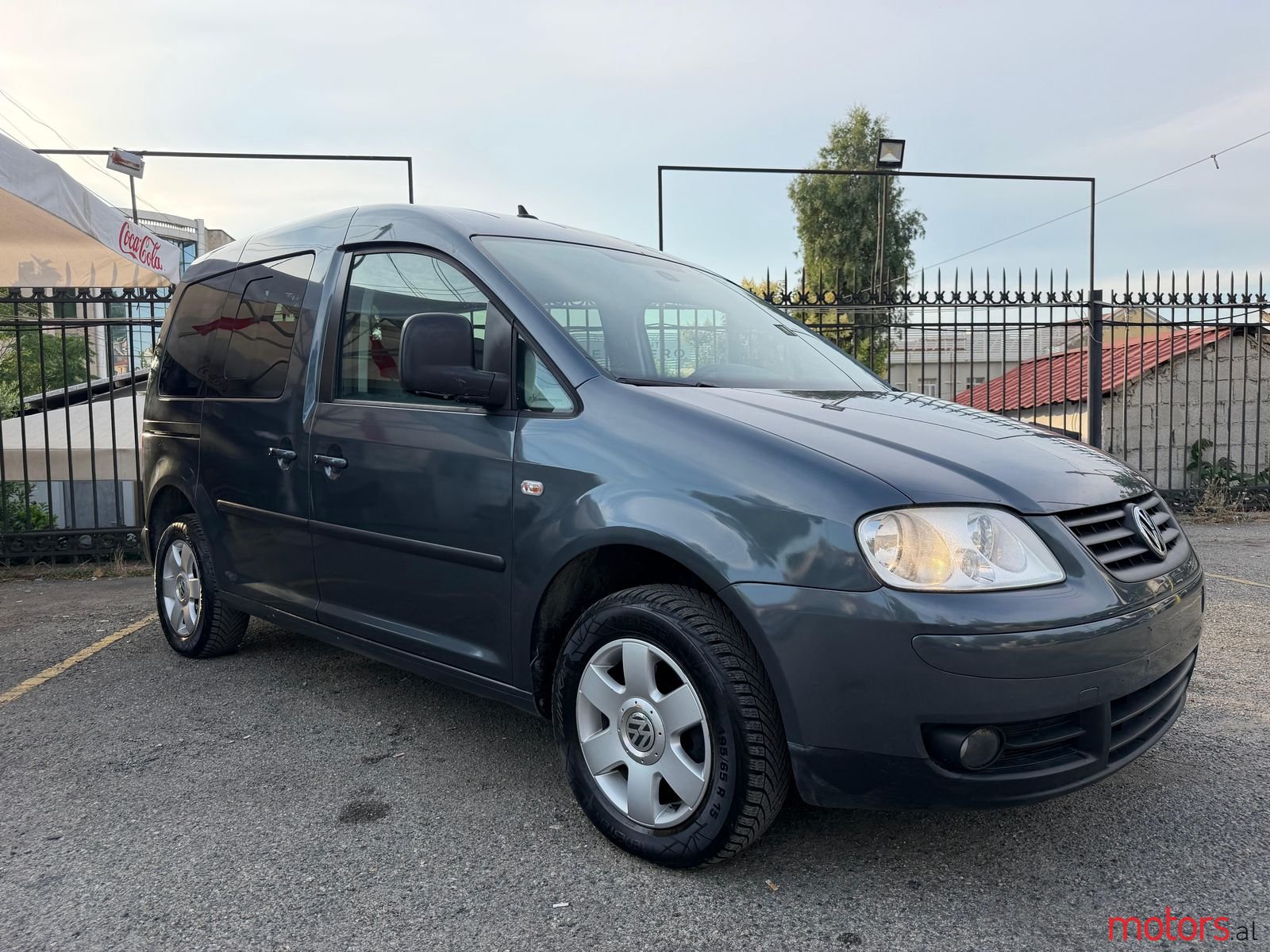 2009' Volkswagen Caddy photo #1