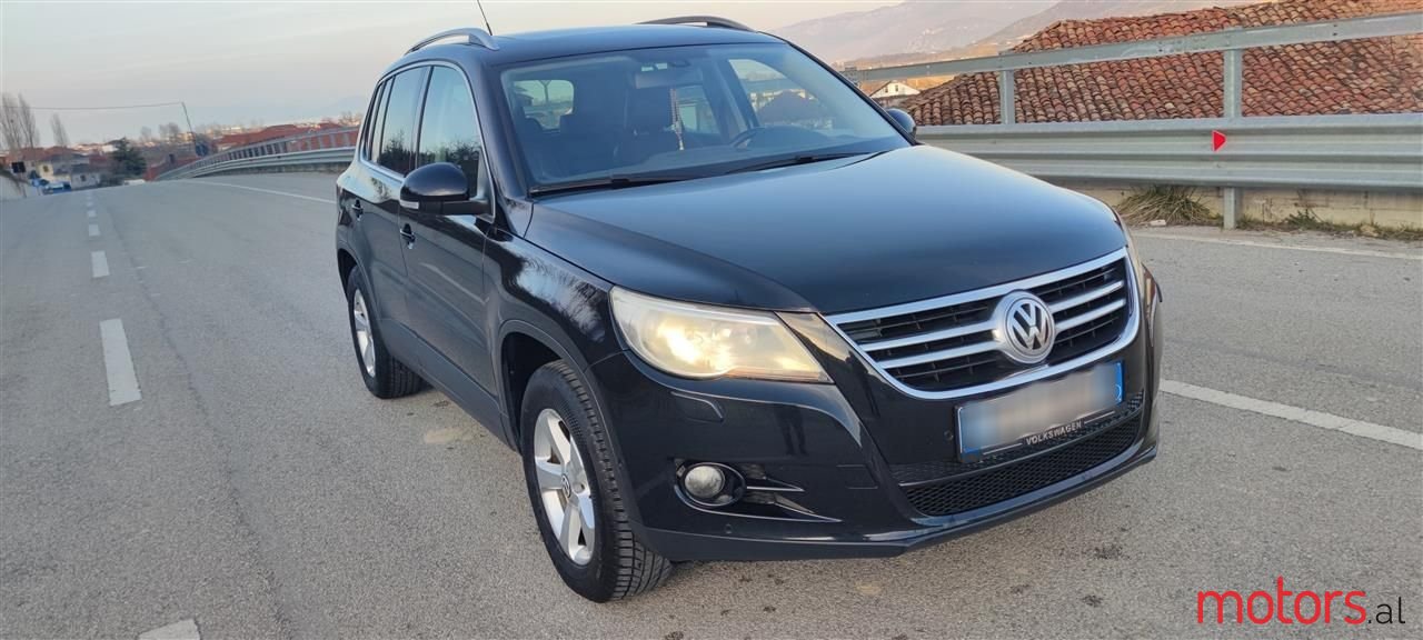 2008' Volkswagen Tiguan photo #2