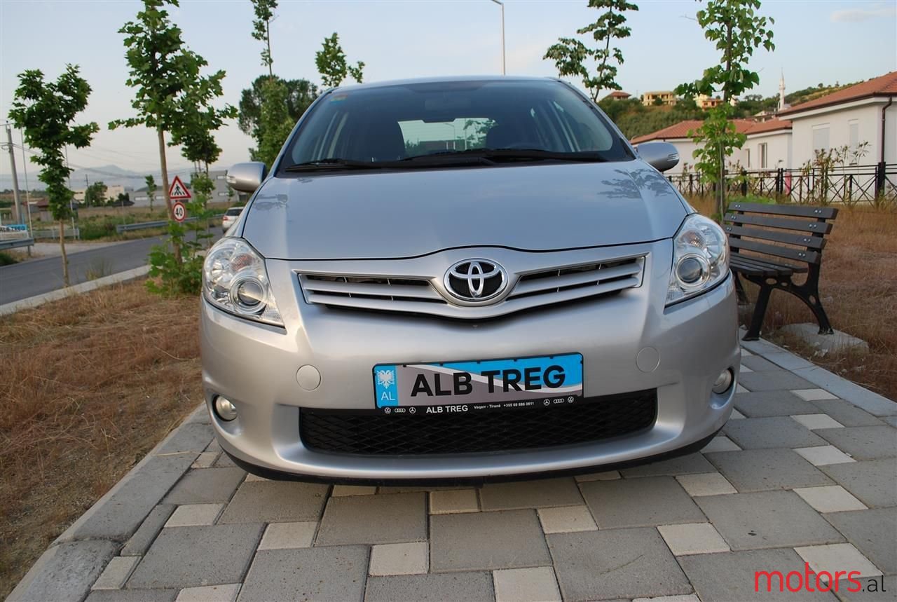 2011' Toyota Auris photo #4
