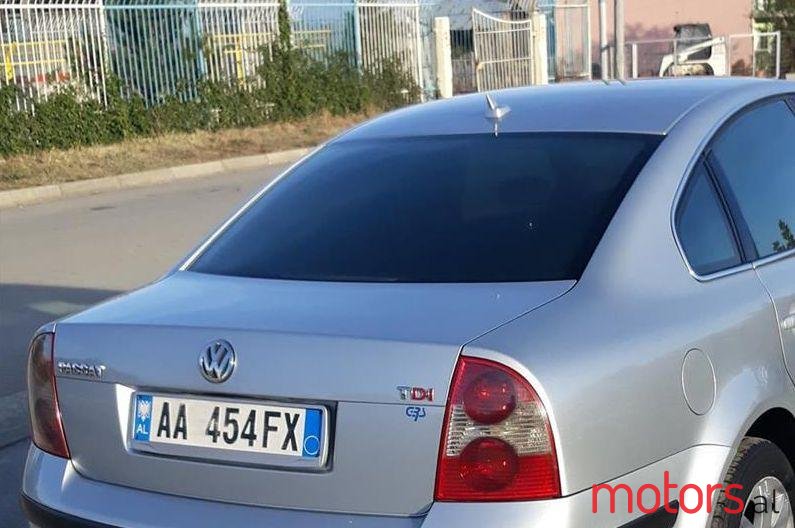 2001' Volkswagen Passat photo #1