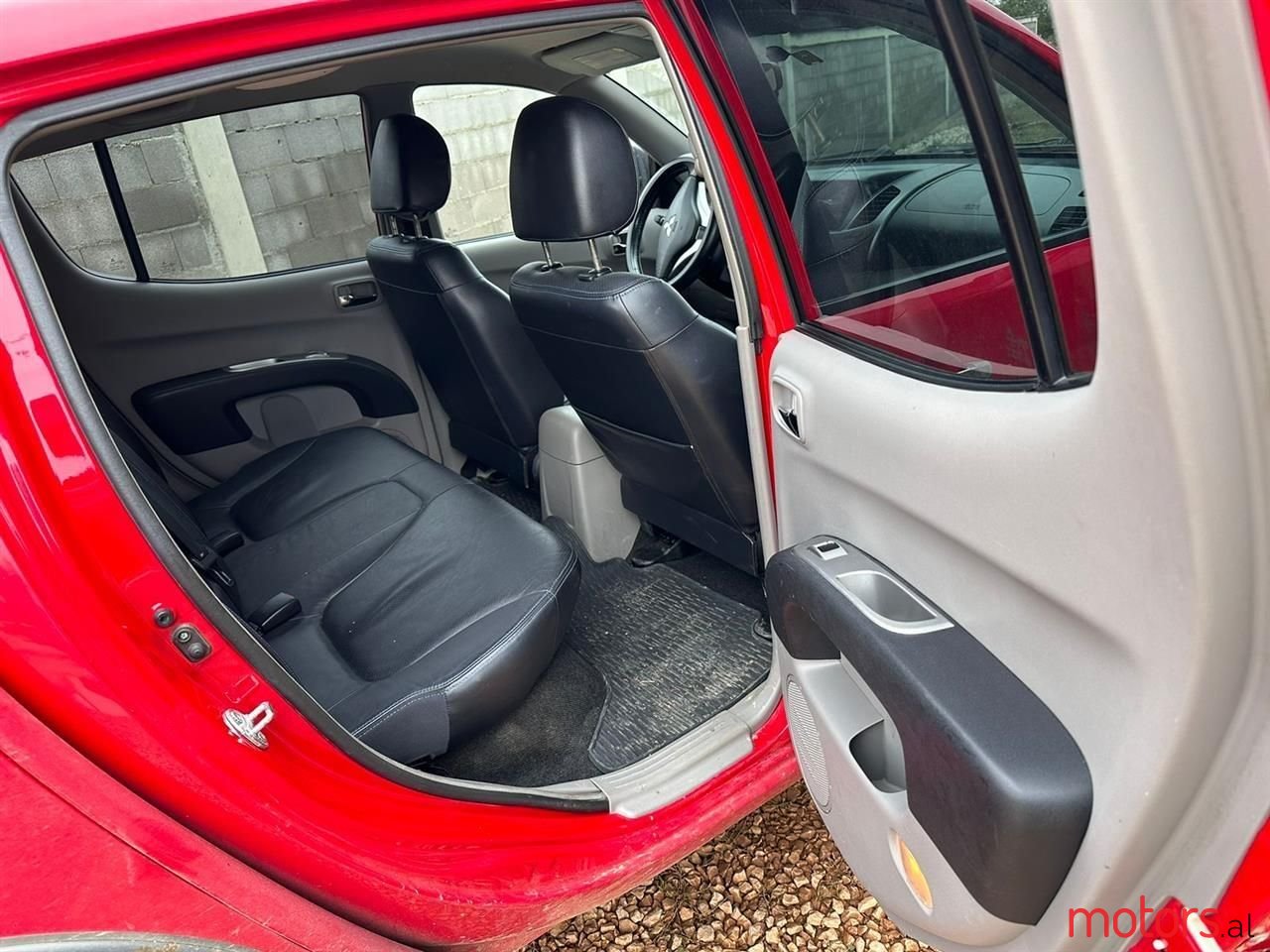 2010' Mitsubishi L200 photo #3