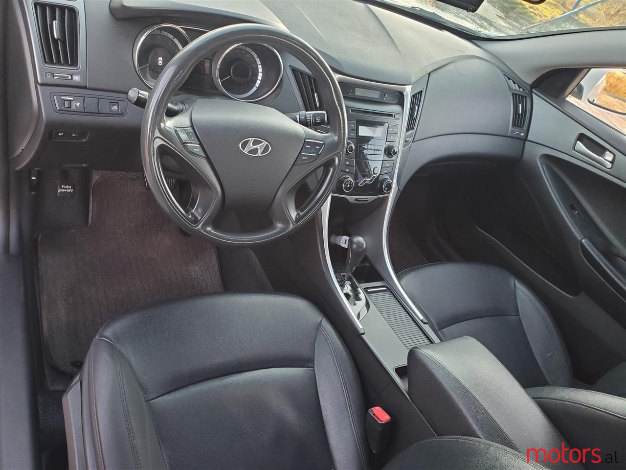 2010' Hyundai Sonata photo #5