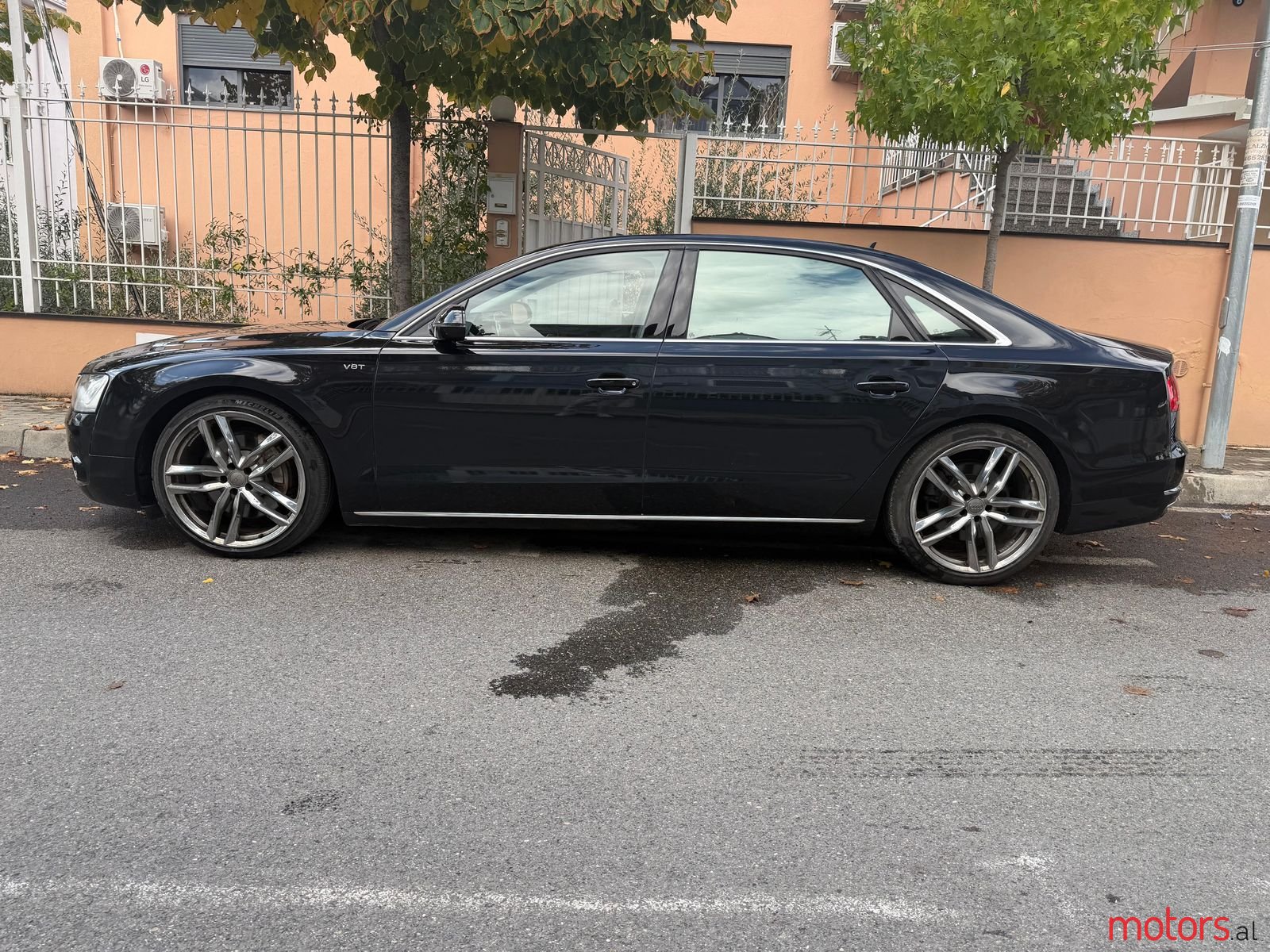 2013' Audi A8 photo #1