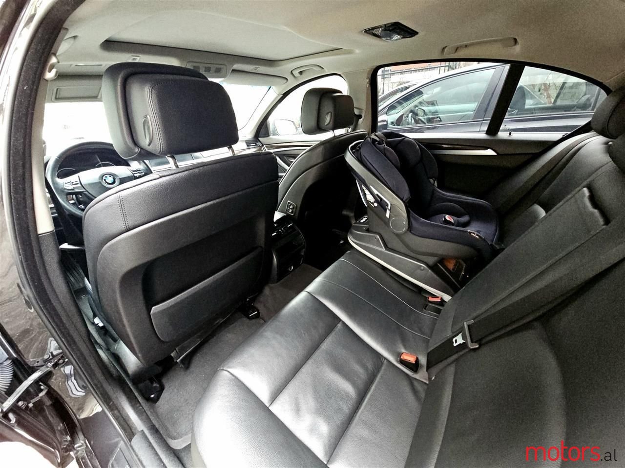 2013' BMW 520 photo #2