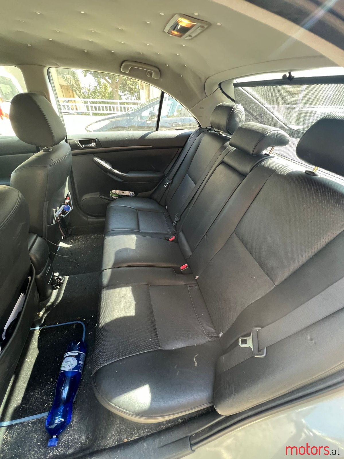 2004' Toyota Avensis photo #4