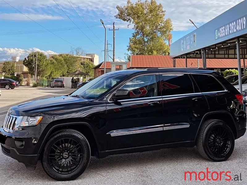 2011' Jeep Grand Cherokee photo #2