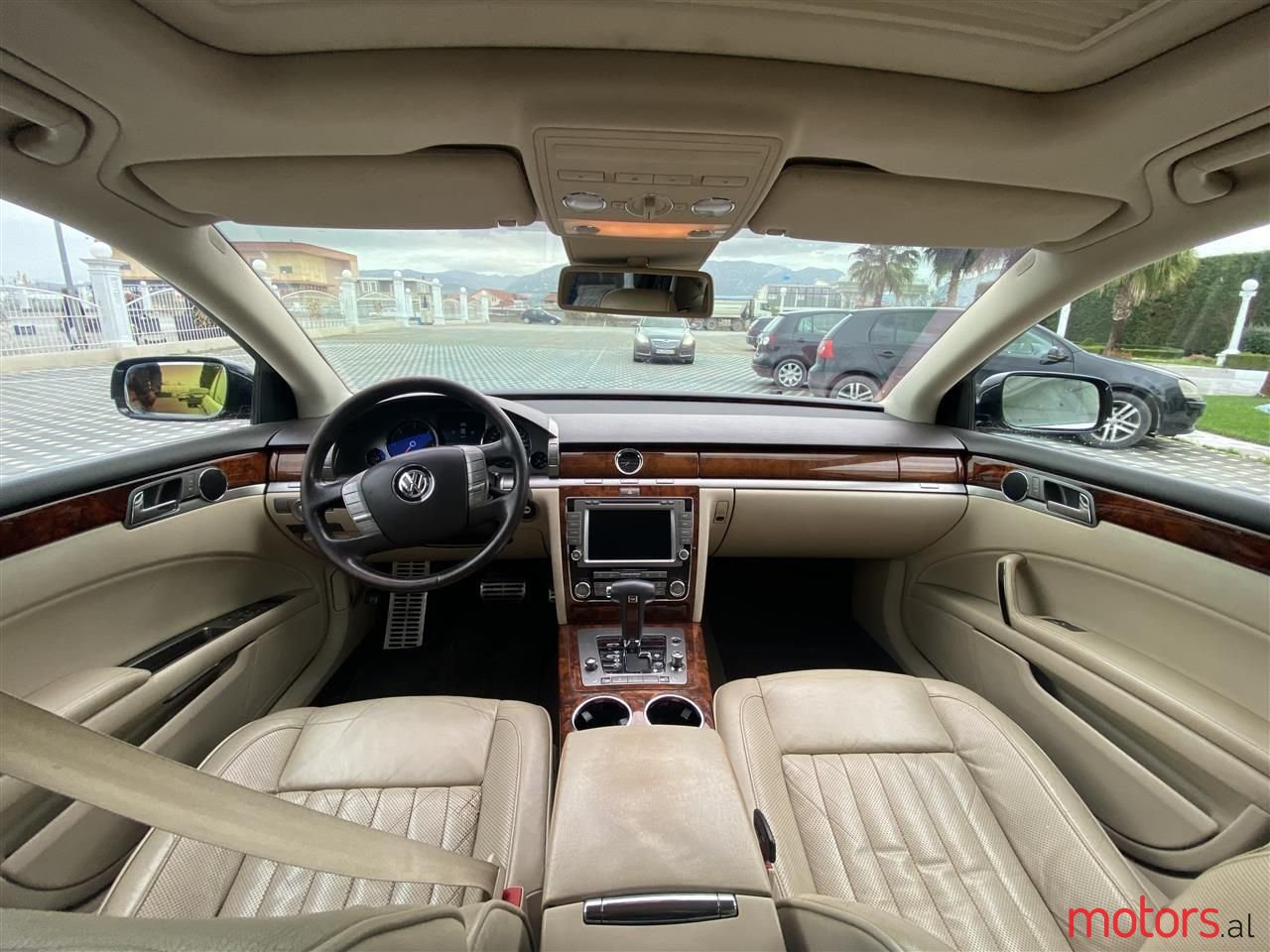 2012' Volkswagen Phaeton photo #2