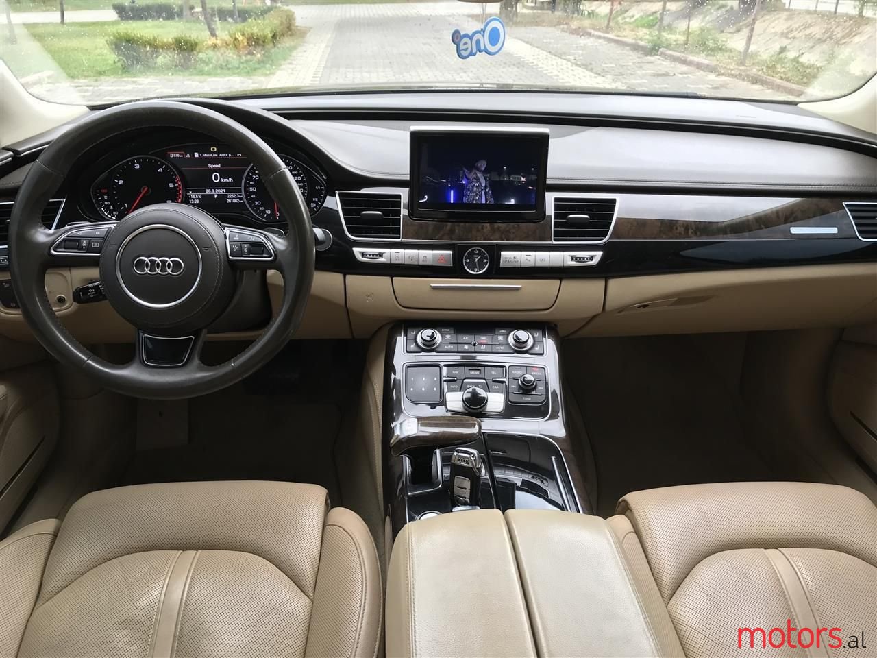 2012' Audi A8 photo #3