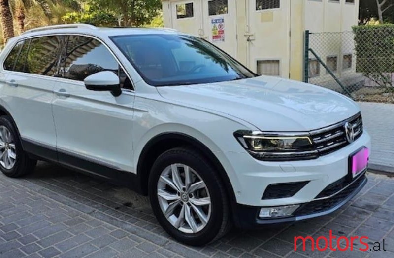 2017' Volkswagen Tiguan photo #5