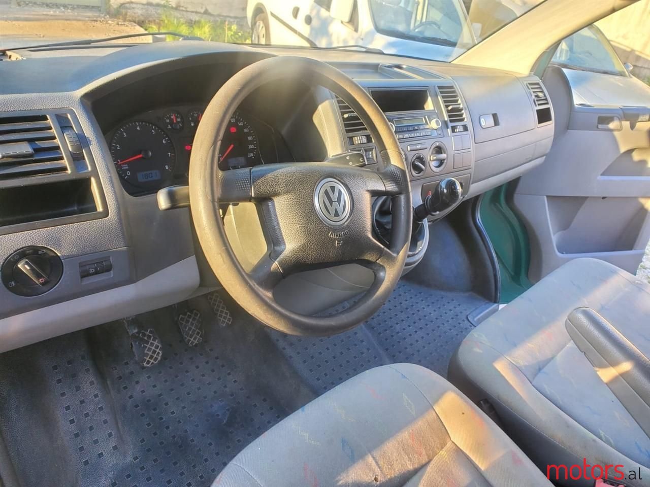 2008' Volkswagen T5 Transporter photo #4