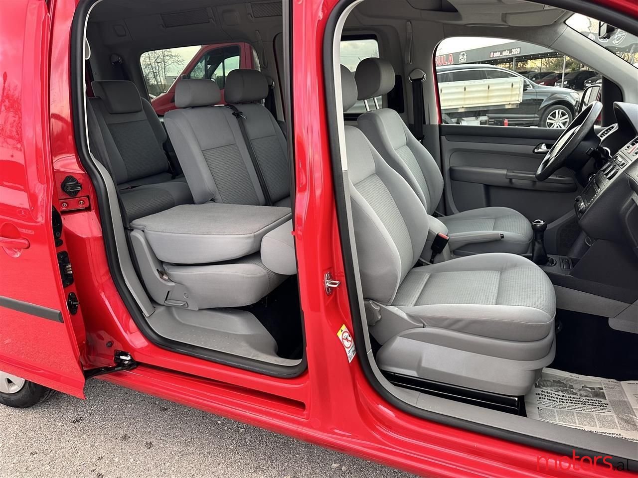 2009' Volkswagen Caddy photo #4