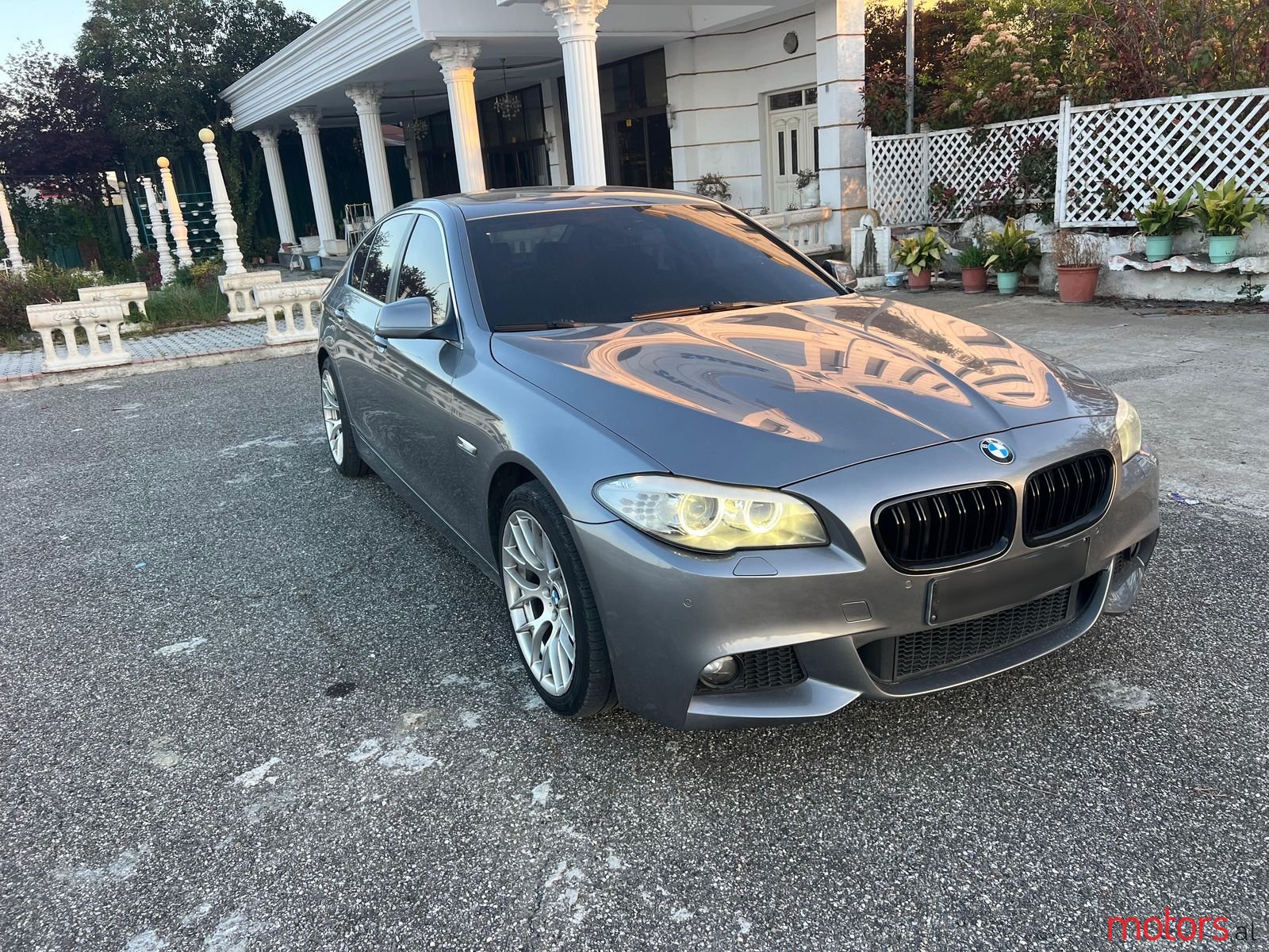 2013' BMW 520 photo #1