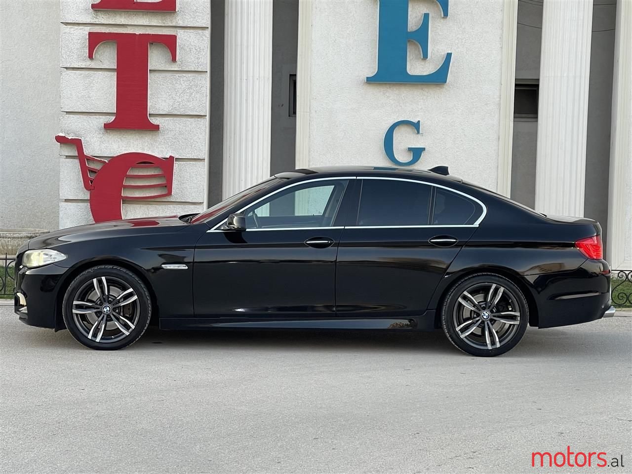 2012' BMW 528 photo #2