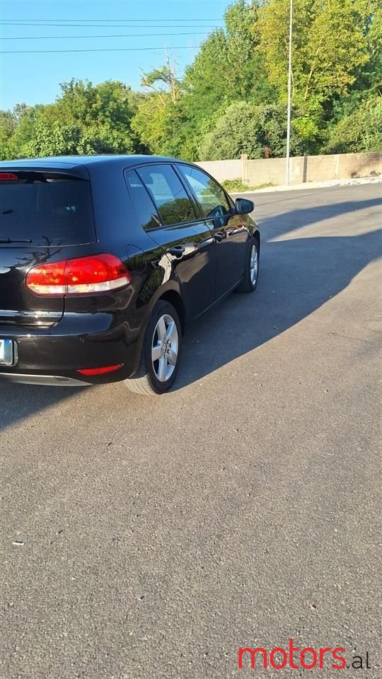 2011' Volkswagen Golf photo #1