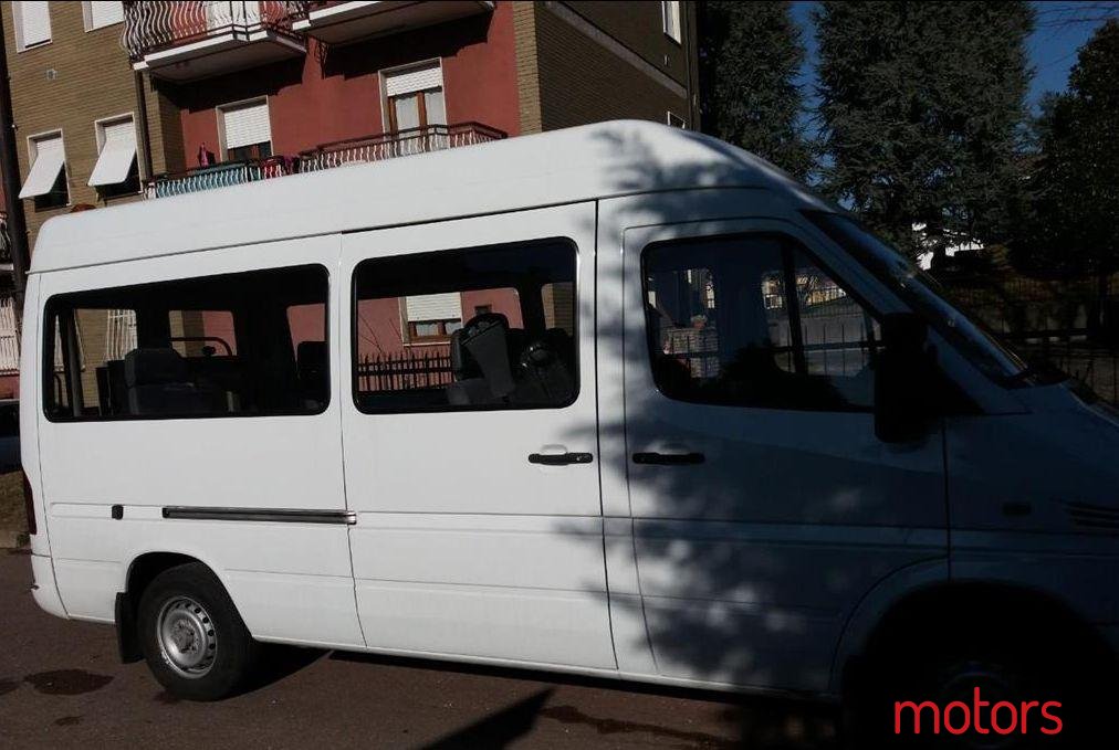 2003' Mercedes-Benz 220 photo #1