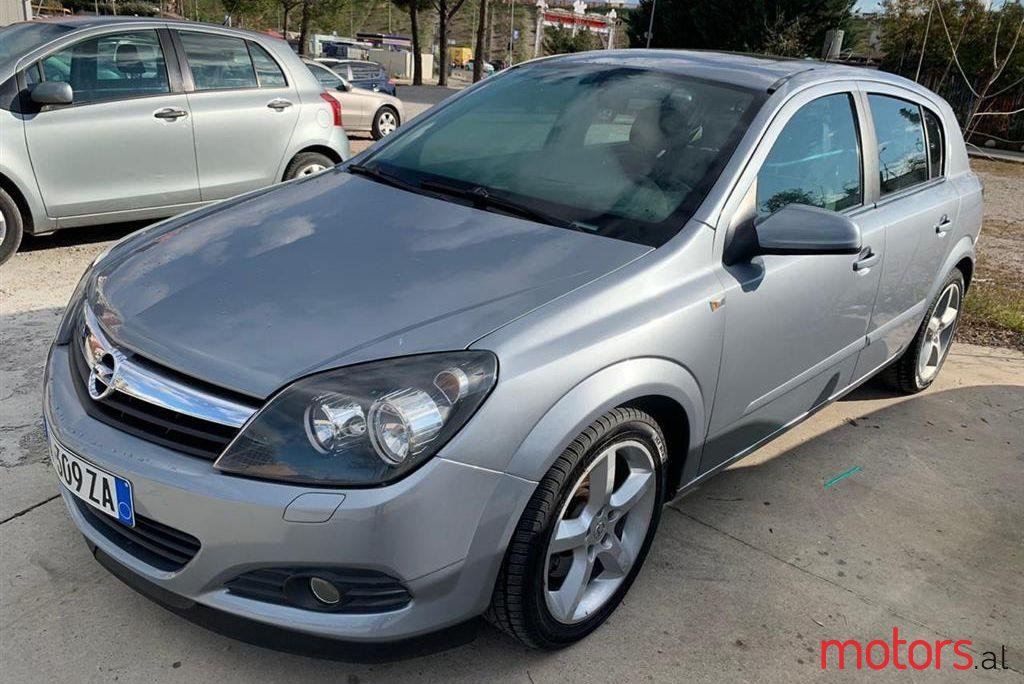 2008' Opel Astra photo #1