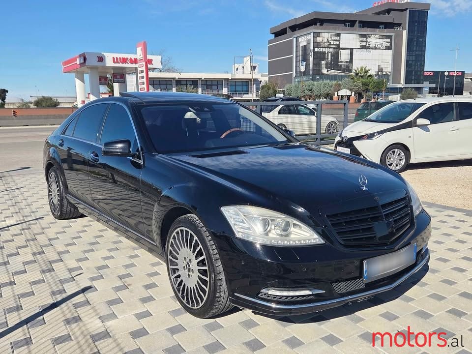 2011' Mercedes-Benz S 550 photo #2