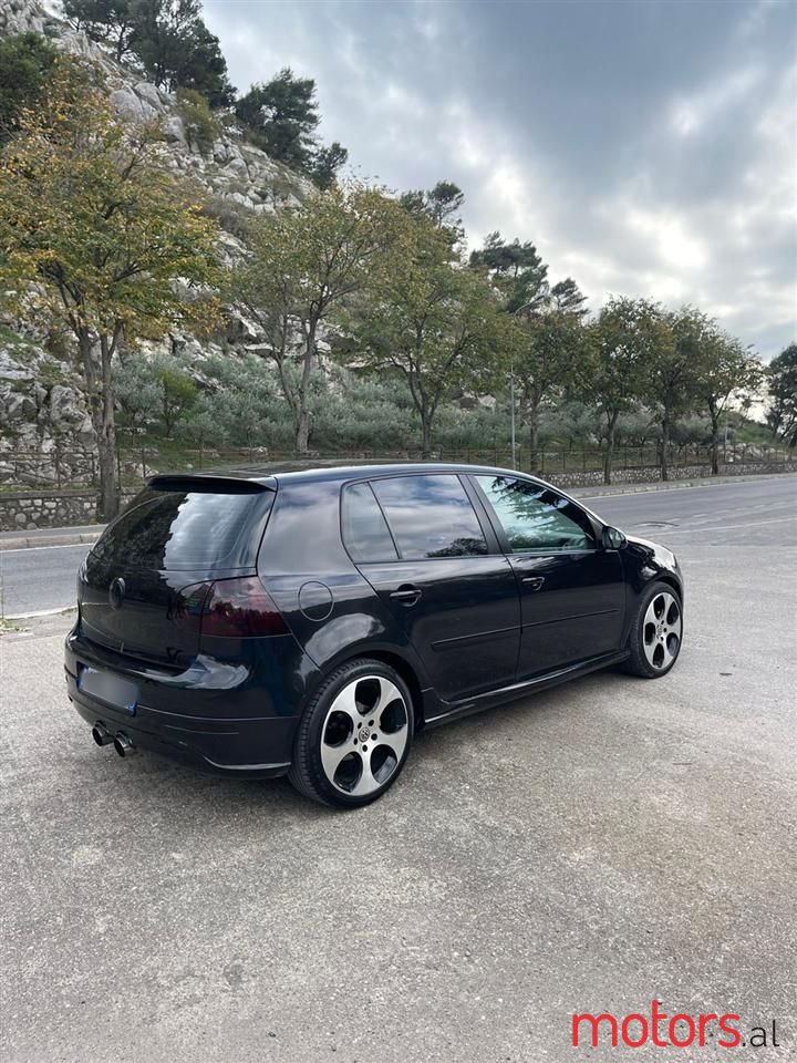 2004' Volkswagen Golf photo #1