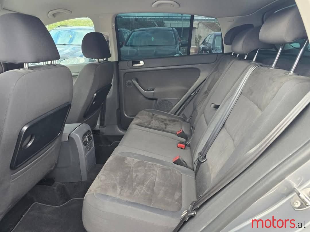 2010' Volkswagen Golf Plus photo #3