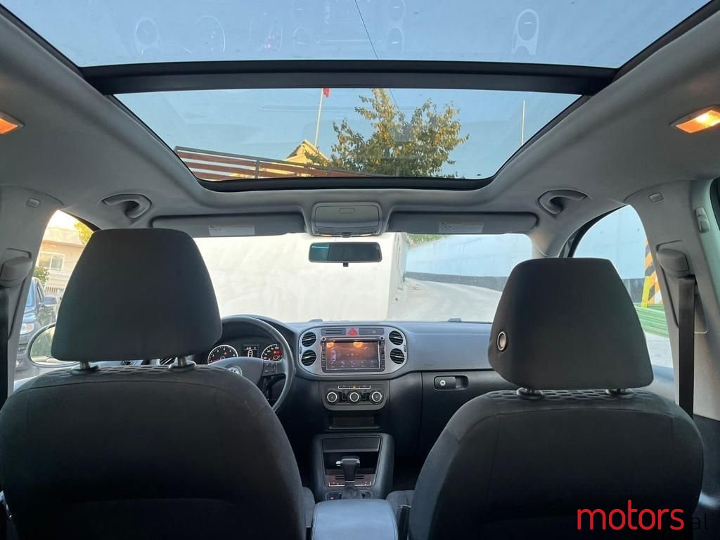 2010' Volkswagen Tiguan photo #6