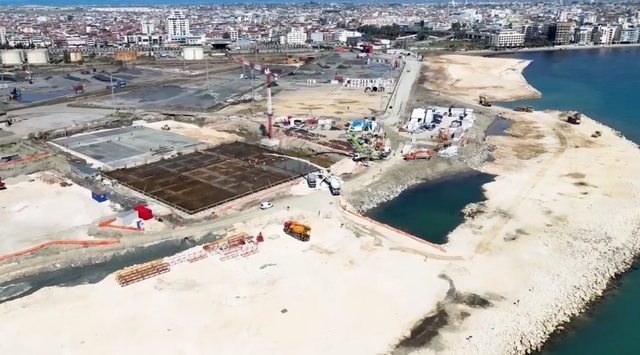 Rama nxjerr pamjet nga kantieri i Portit të Durrësit/ “Po merr formë plazhi i ri”