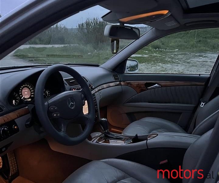 2008' Mercedes-Benz E 280 photo #3