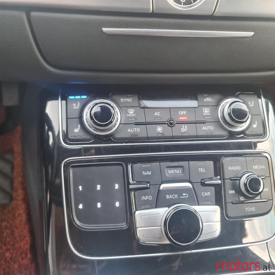 2012' Audi A8 photo #2