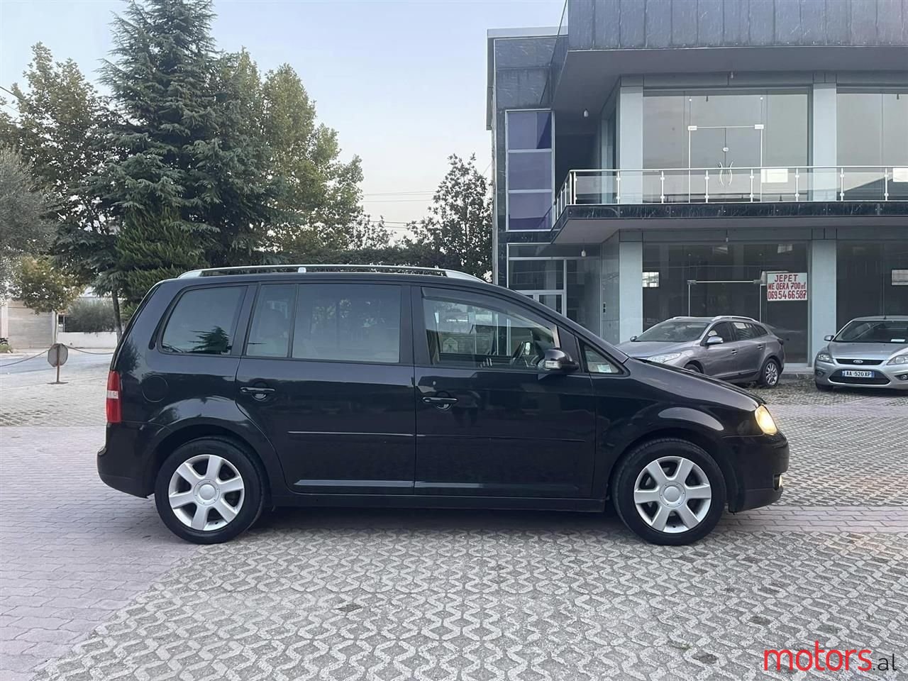 2005' Volkswagen Touran photo #4